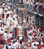 giants parade pamplona san fermin