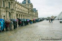 possible Louvre queue without tickets