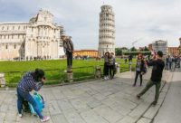 photographing the leaning tower Pisa